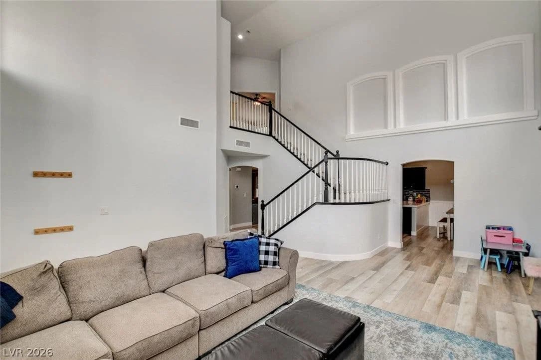 8935 Waymire Creek Court photo 3