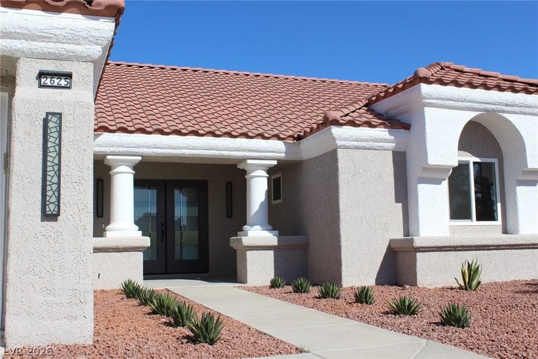 2625 Legend Drive photo 3