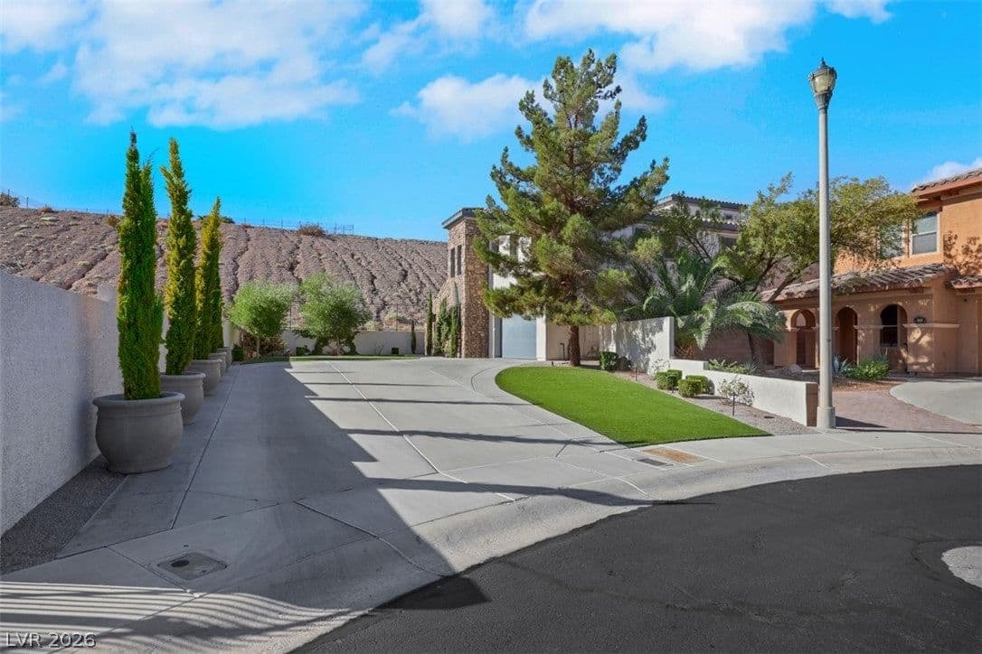 915 Via Canale Drive photo 3