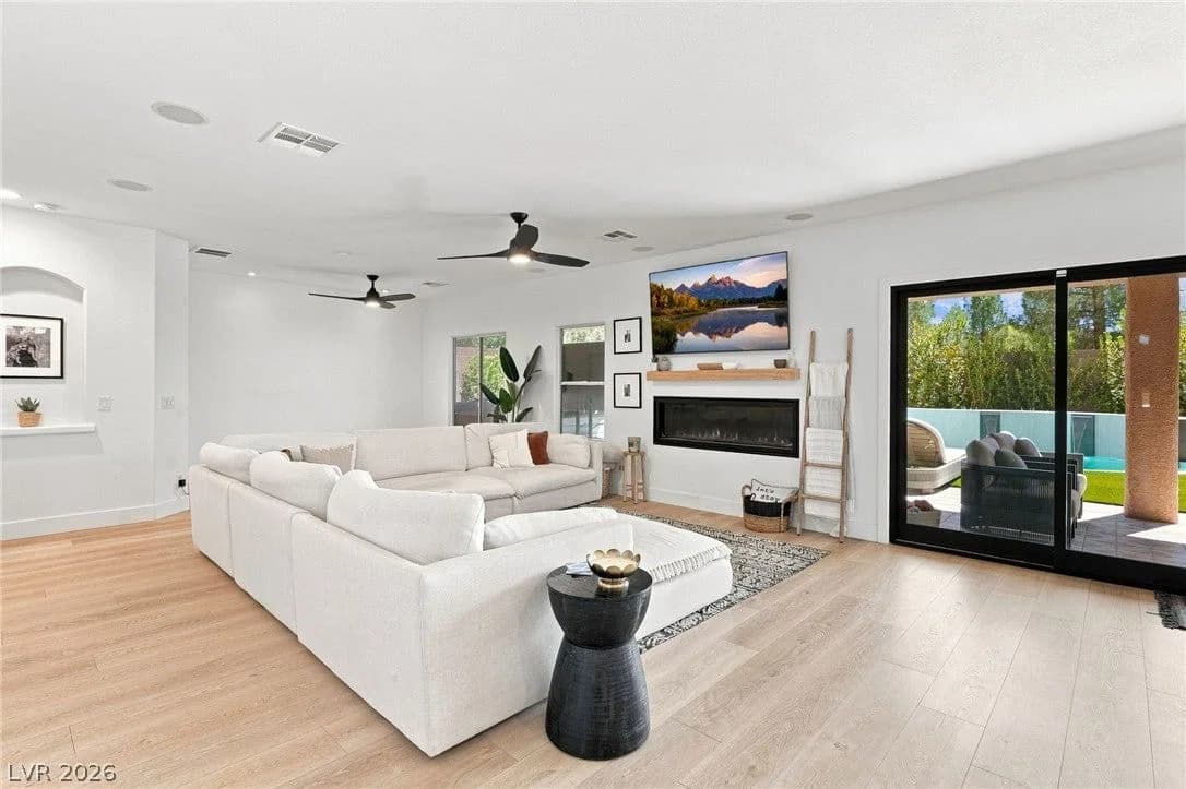 3789 Via Di Girolamo Avenue photo 4