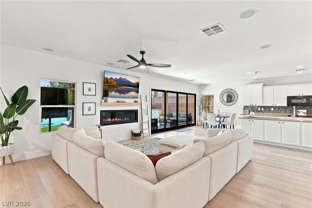 3789 Via Di Girolamo Avenue photo 3