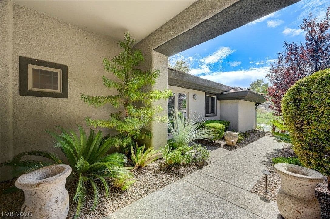 8 Starbrook Drive photo 4