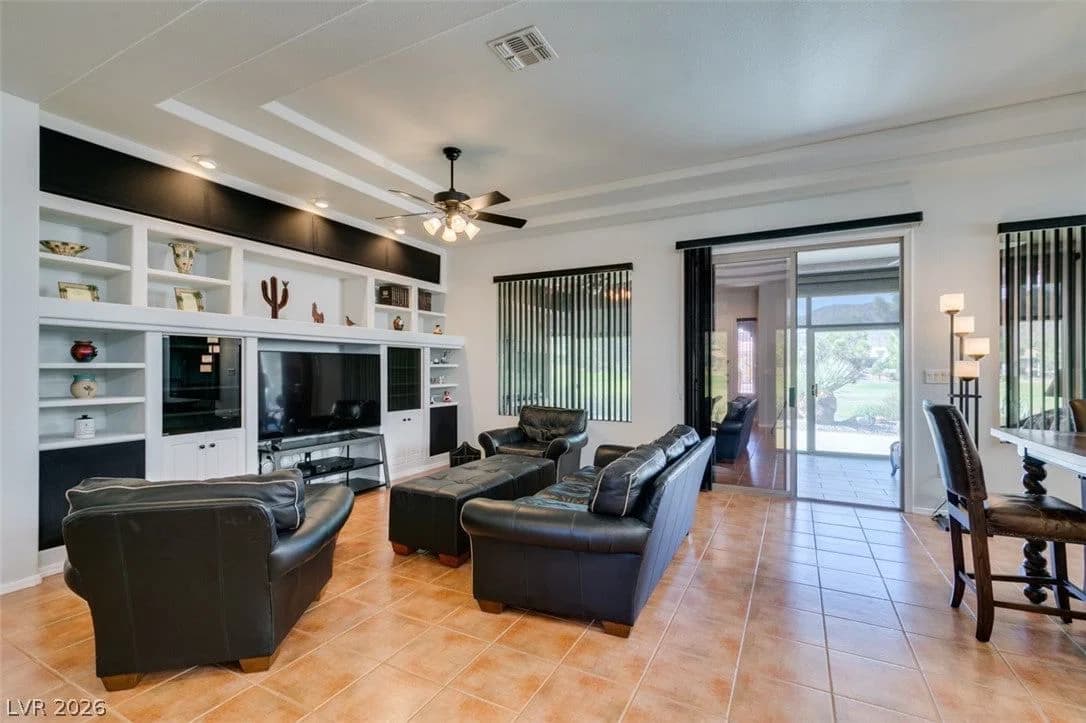 541 MOUNTAIN LINKS Drive photo 3