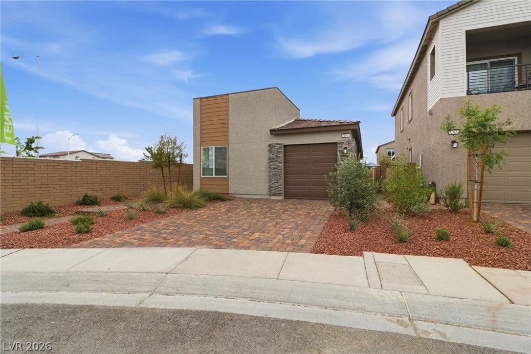 101 Cameron Chase Avenue photo 2