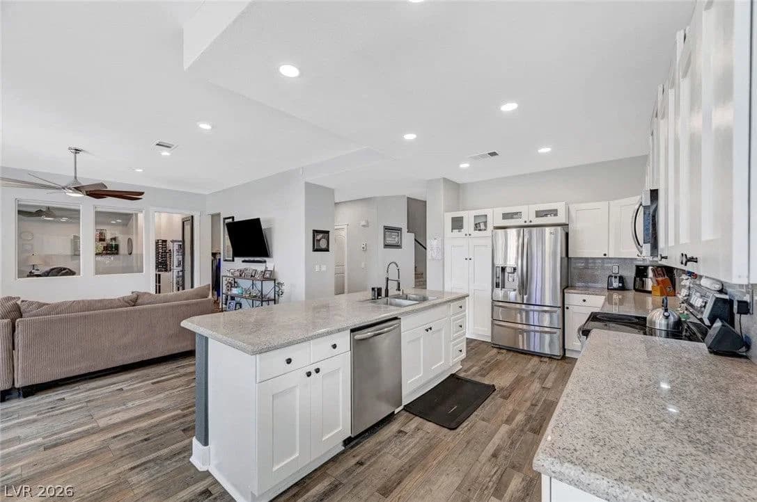 9508 Los Cotos Court photo 4