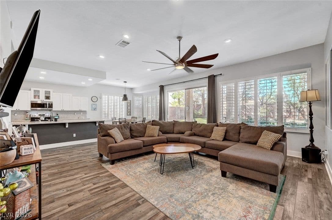 9508 Los Cotos Court photo 3