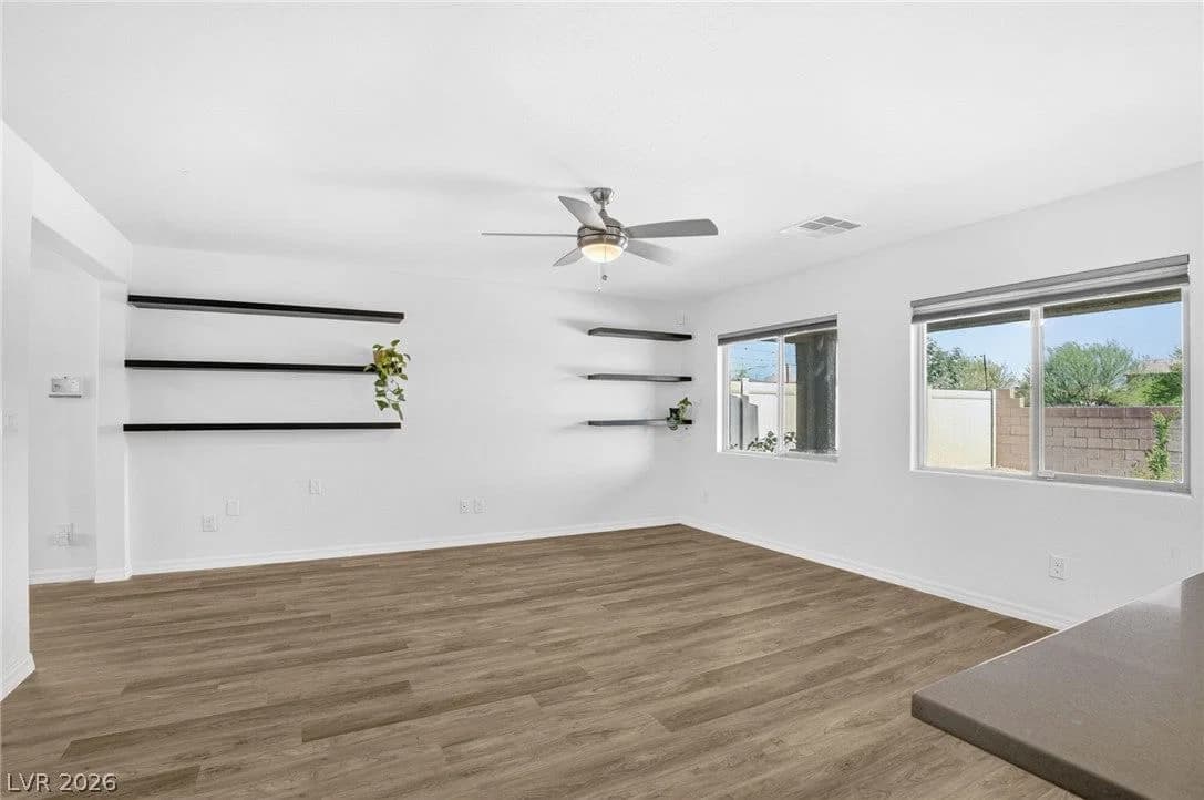1586 Gold Sunset Avenue photo 5