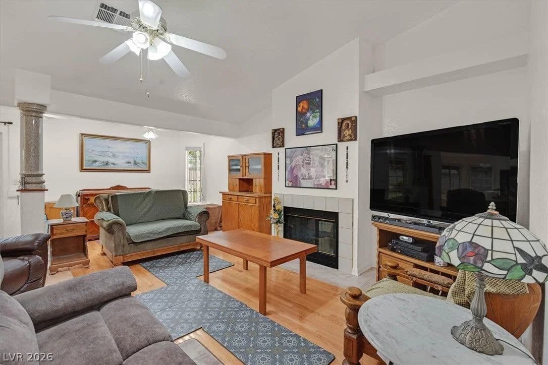 4565 New York Avenue photo 4
