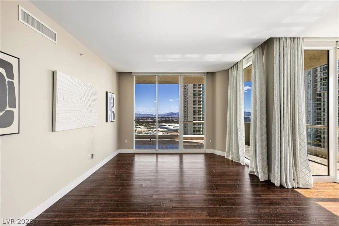 2747 Paradise Road photo 5
