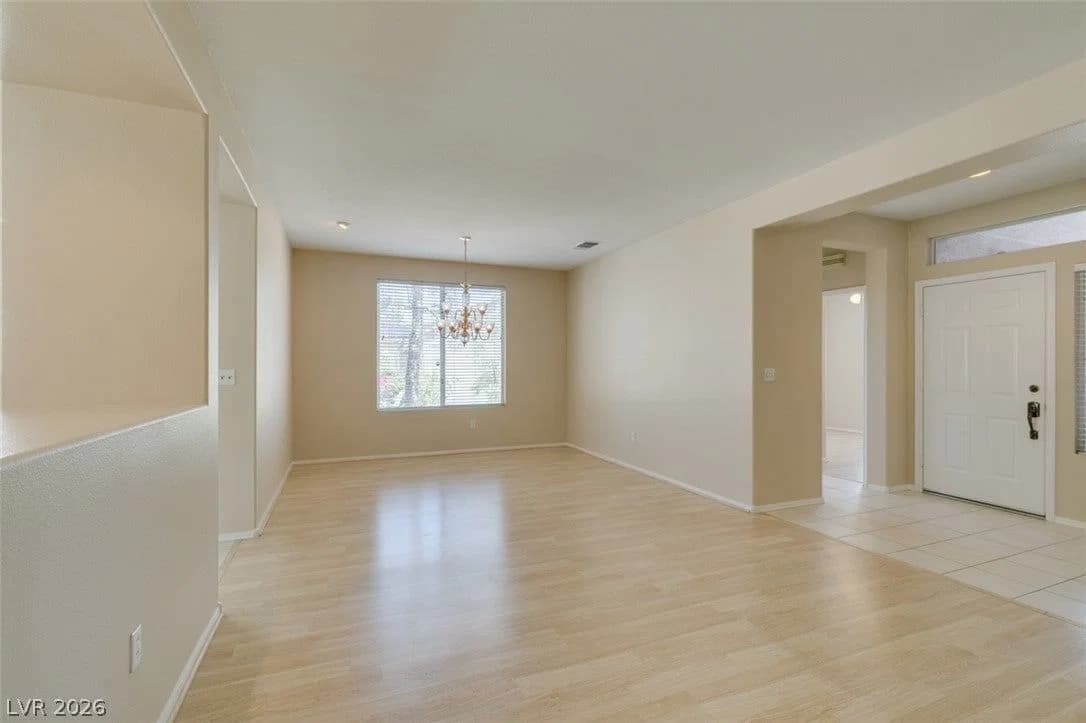 431 VINEWOOD Court photo 5