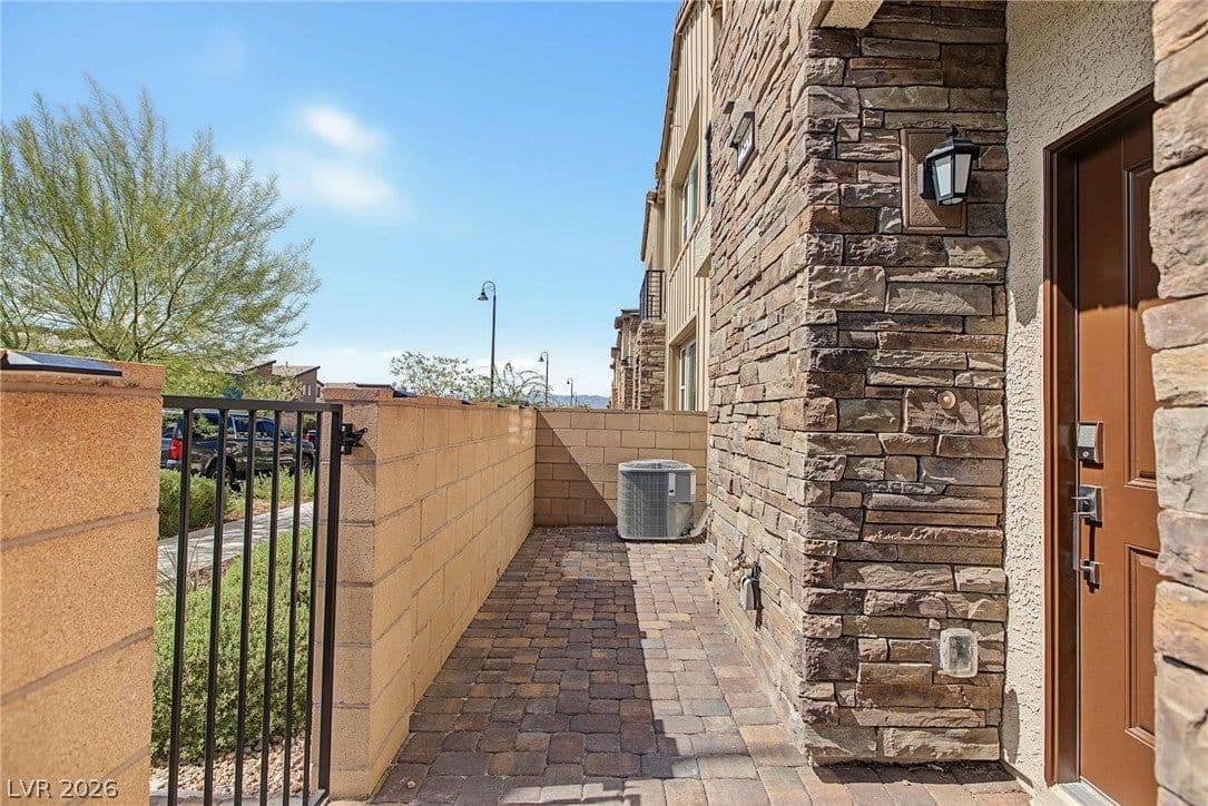 2549 Venetia Pointe Street photo 4
