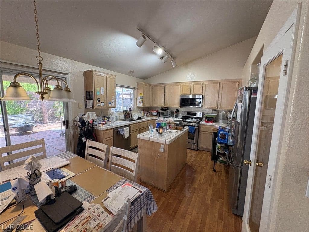 5104 Rancher Avenue photo 5