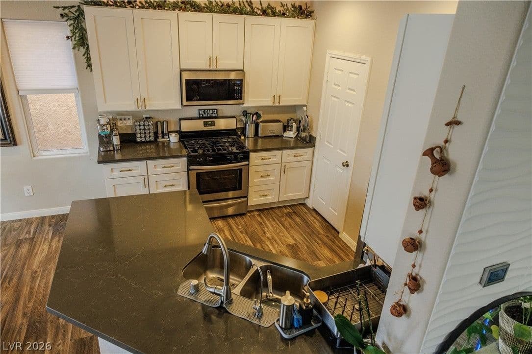 6204 Burrell Court photo 4