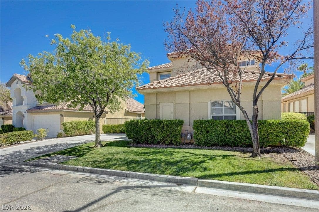 1336 Fox Acres Drive photo 2
