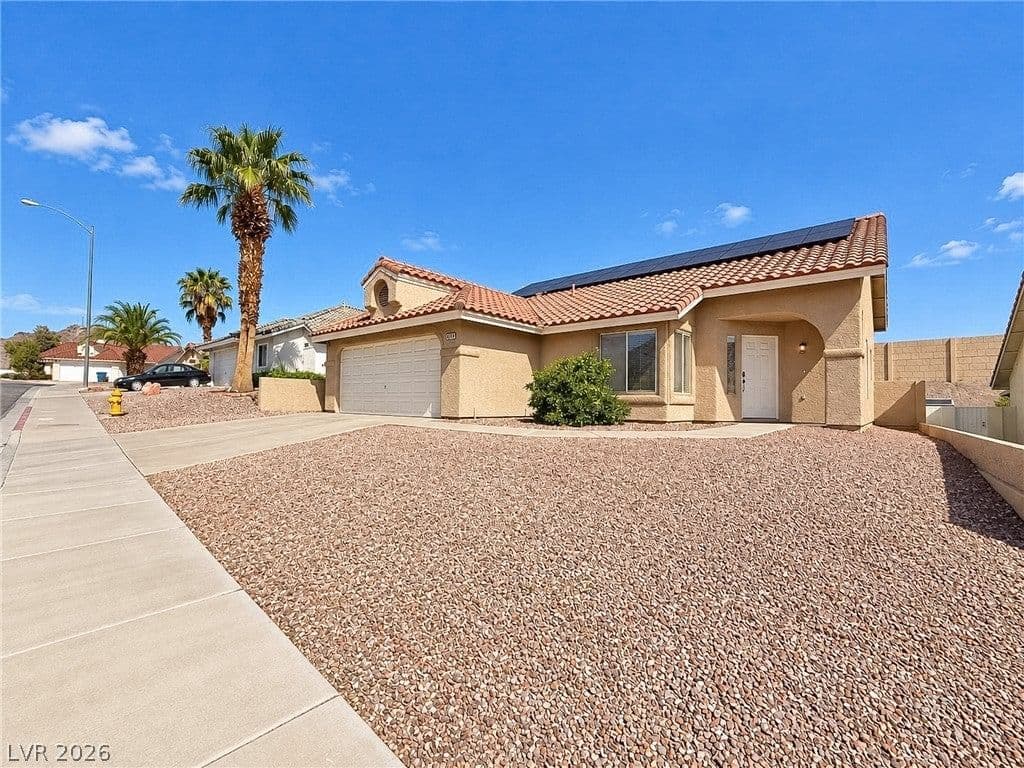 978 Hunters Run Drive photo 2