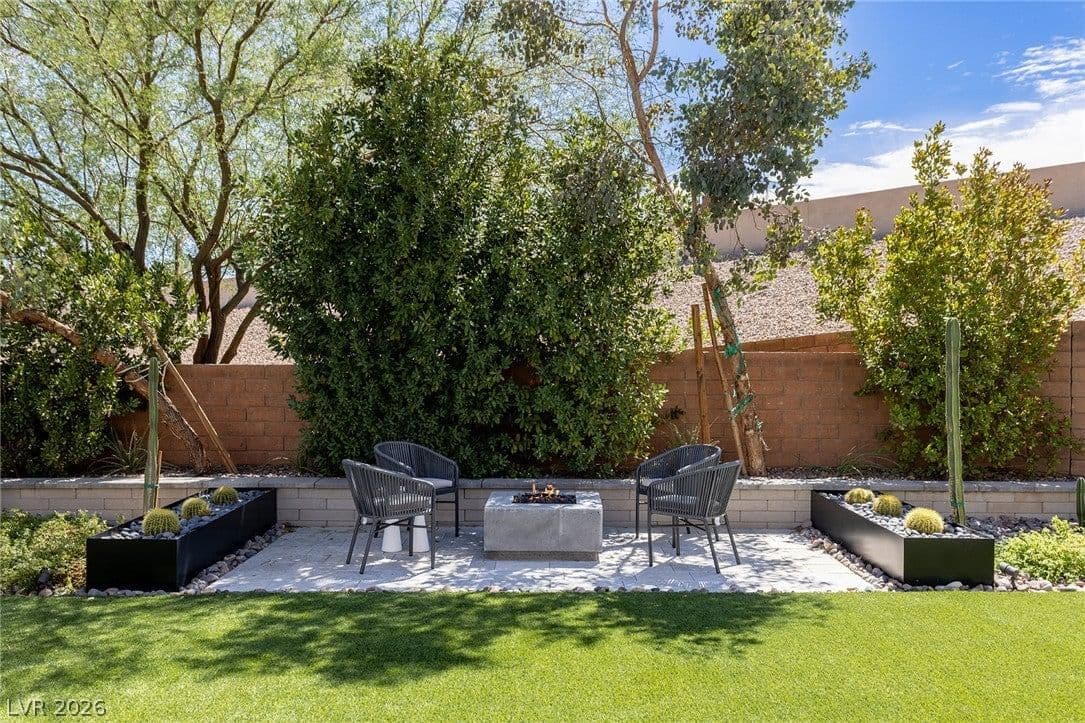 1 Garden Shadow Lane photo 3