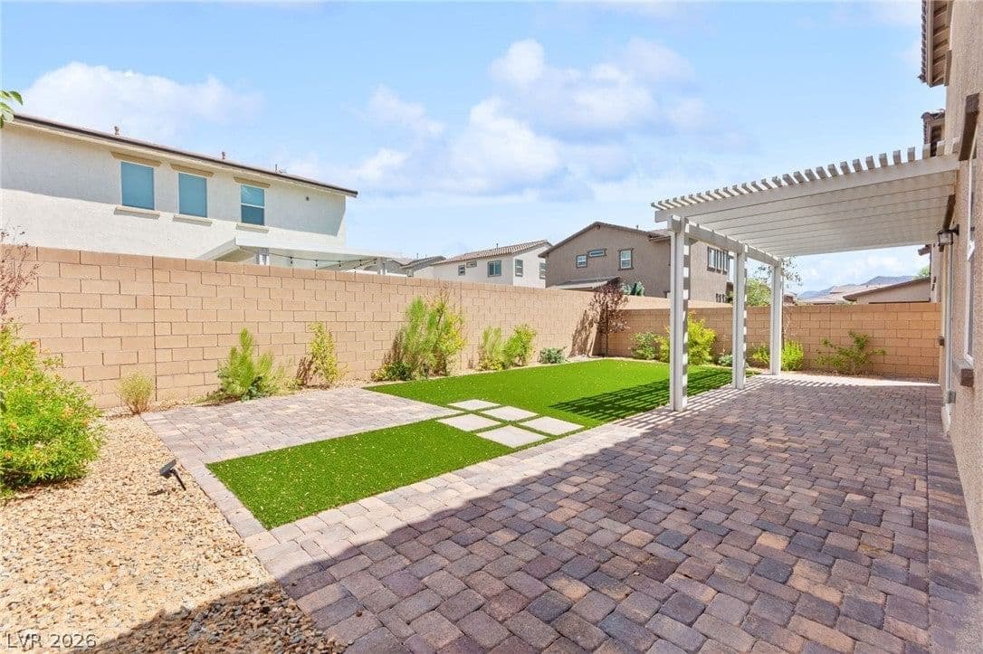 528 Sunny Pointe Street photo 5