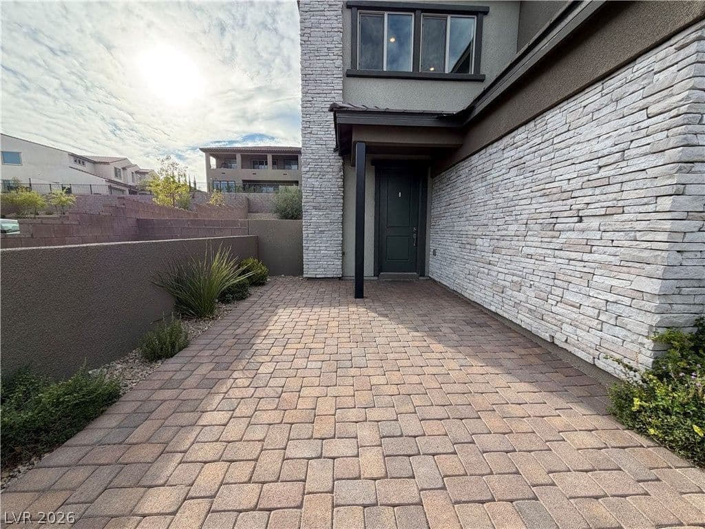 91 Medianoche Street photo 5