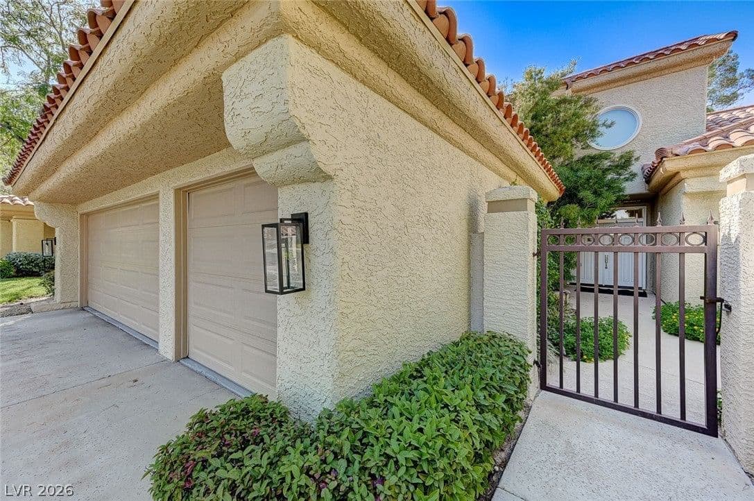 8121 Castle Pines Avenue photo 3