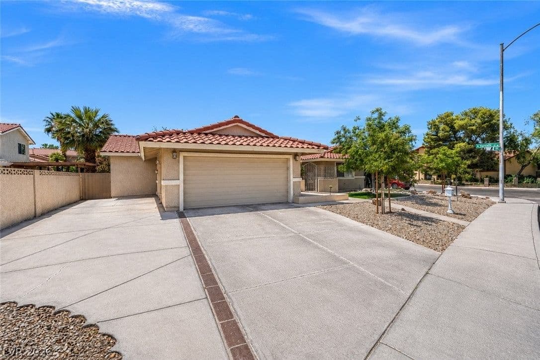 1512 Padova Drive photo 3