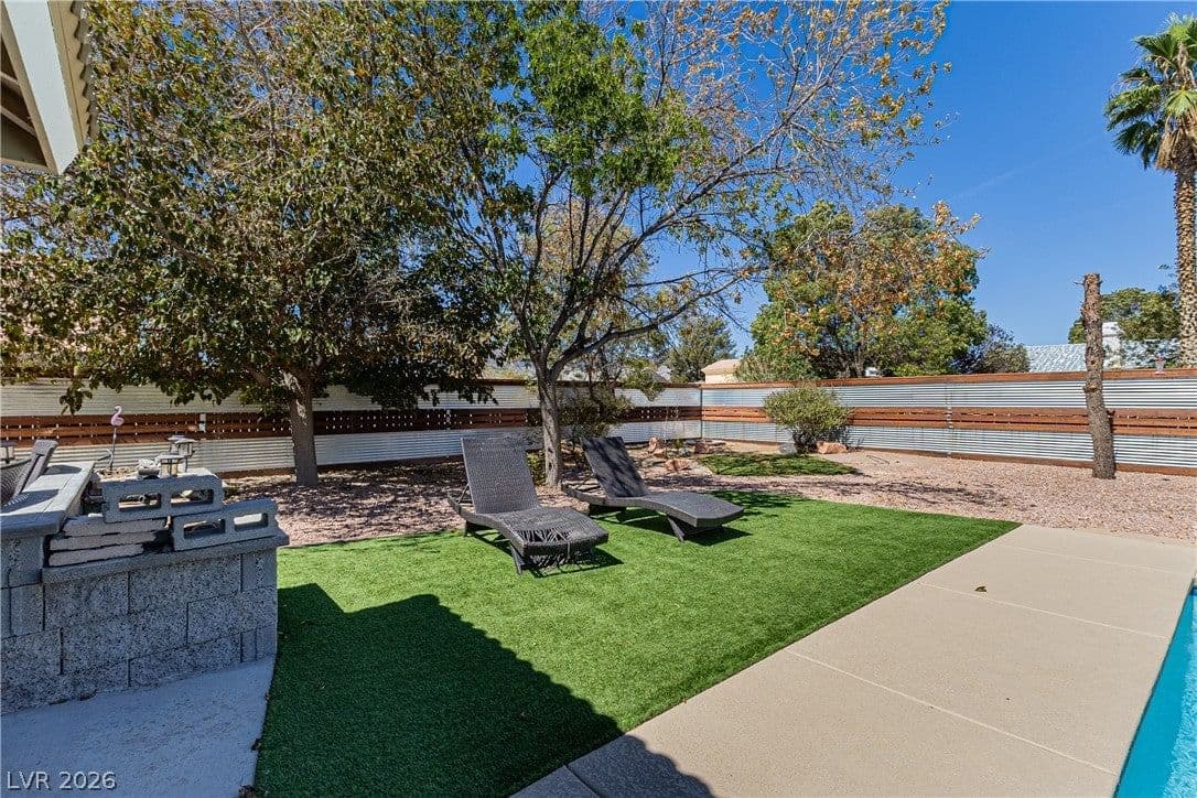 540 Tomahawk Court photo 5