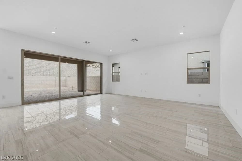 372 Tigullio Avenue photo 3
