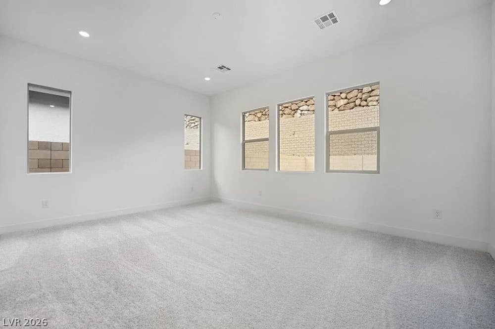 372 Tigullio Avenue photo 4