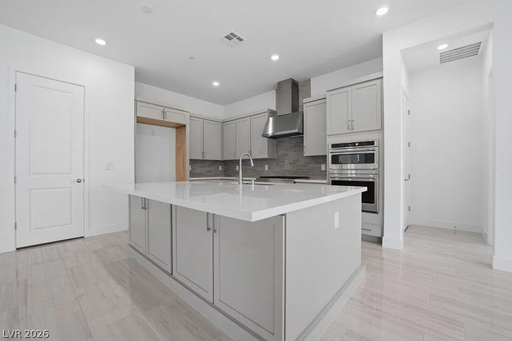 372 Tigullio Avenue photo 2