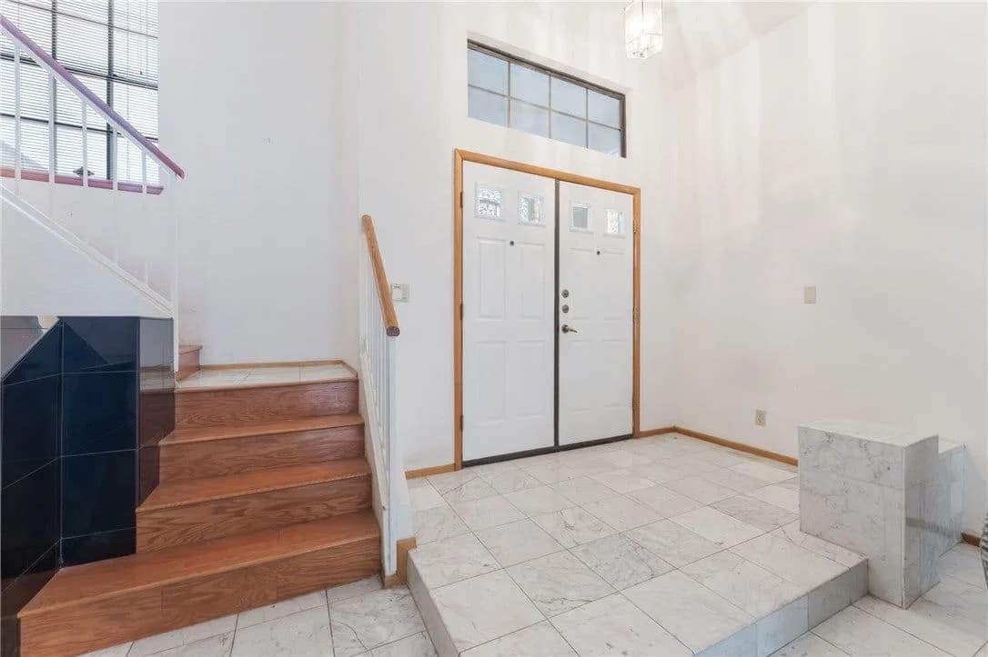 9109 Anchor Cove Court photo 2