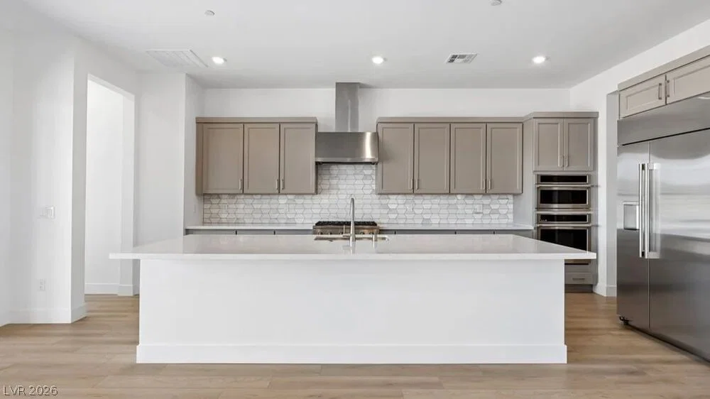 379 Tigullio Avenue photo 2