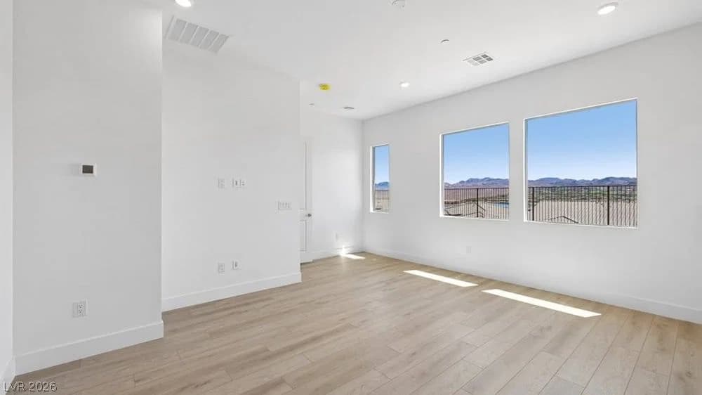 379 Tigullio Avenue photo 4