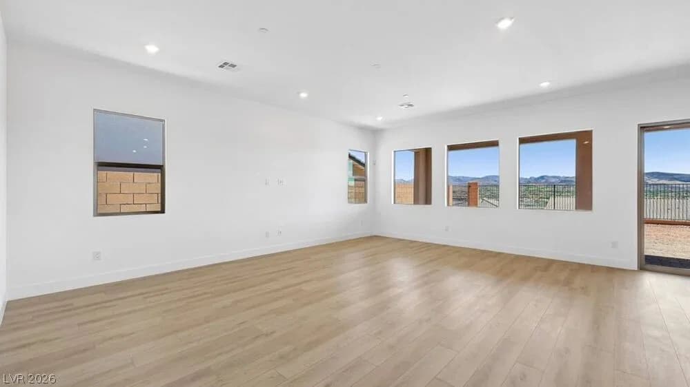 379 Tigullio Avenue photo 3