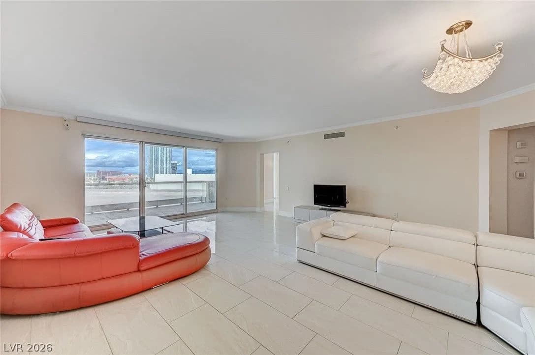 2777 Paradise Road photo 4