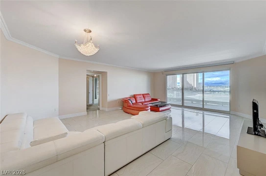 2777 Paradise Road photo 3