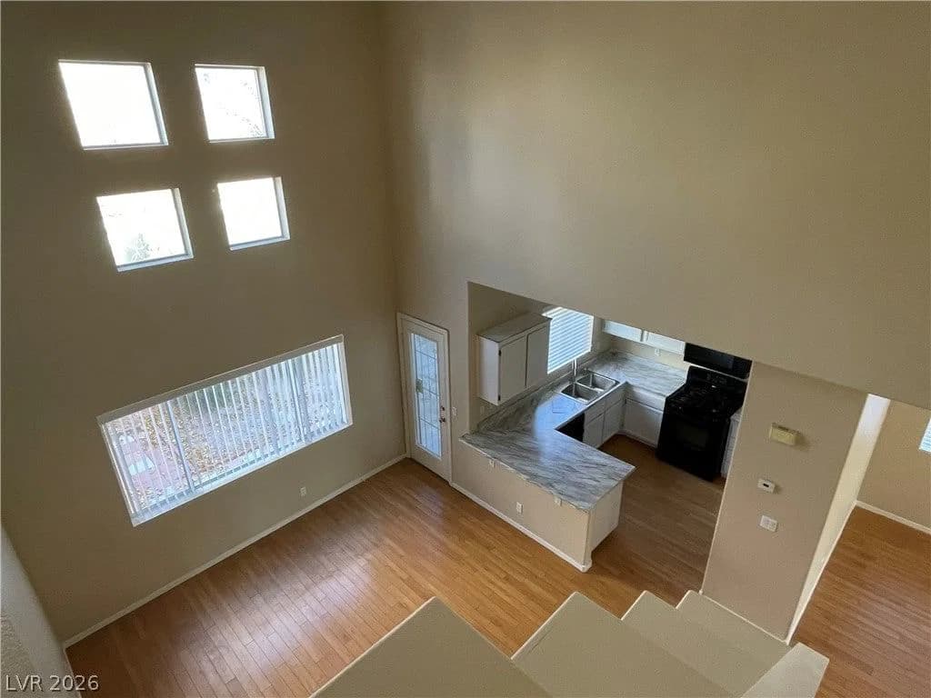 986 Park Walk Avenue photo 4