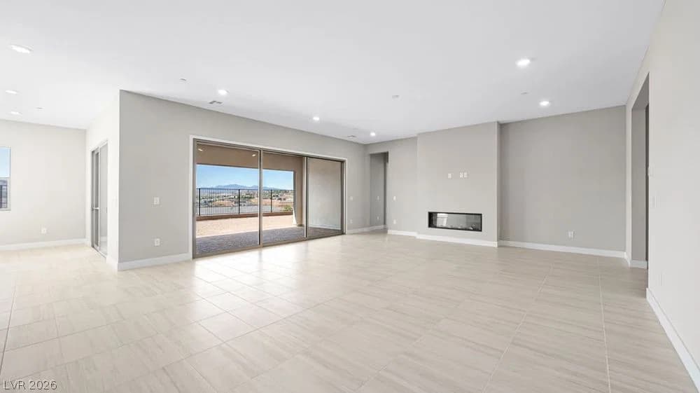214 Paraggi Bay Drive photo 3