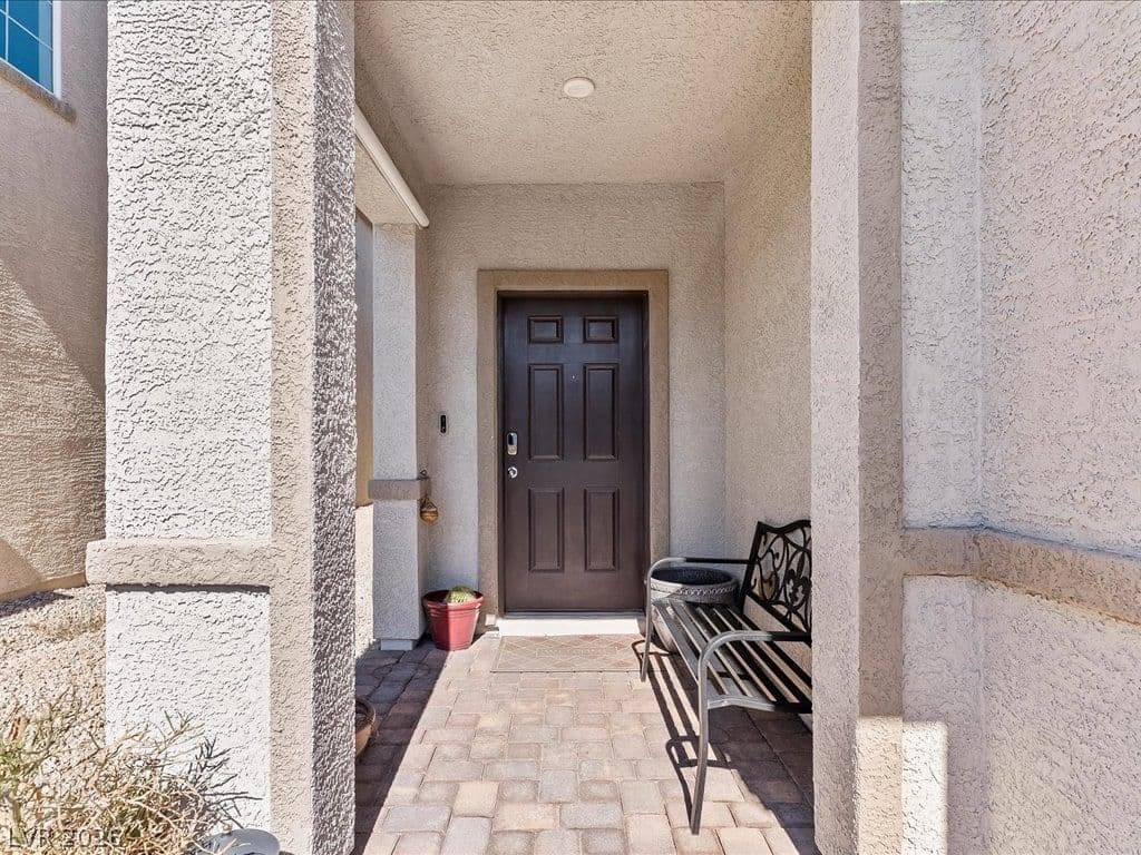 6082 Rose Springs Avenue photo 2