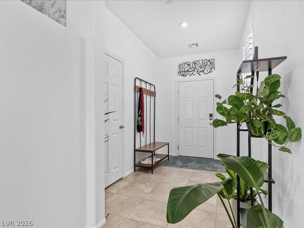 6082 Rose Springs Avenue photo 4