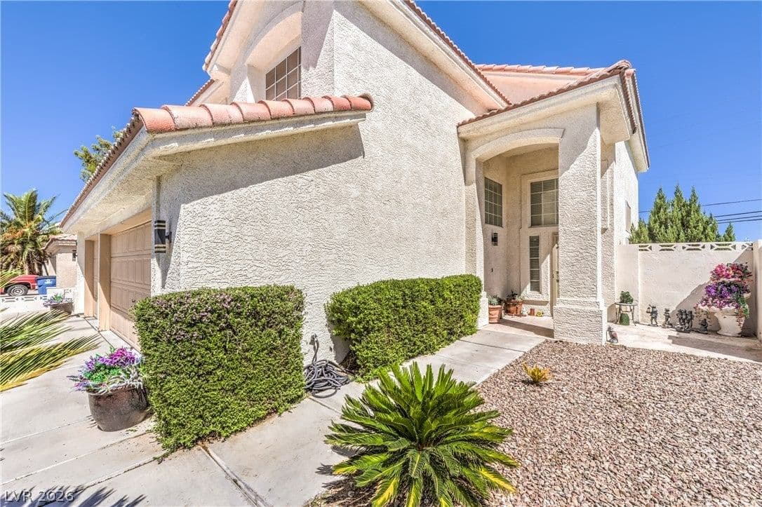 5712 Emperor Way photo 4