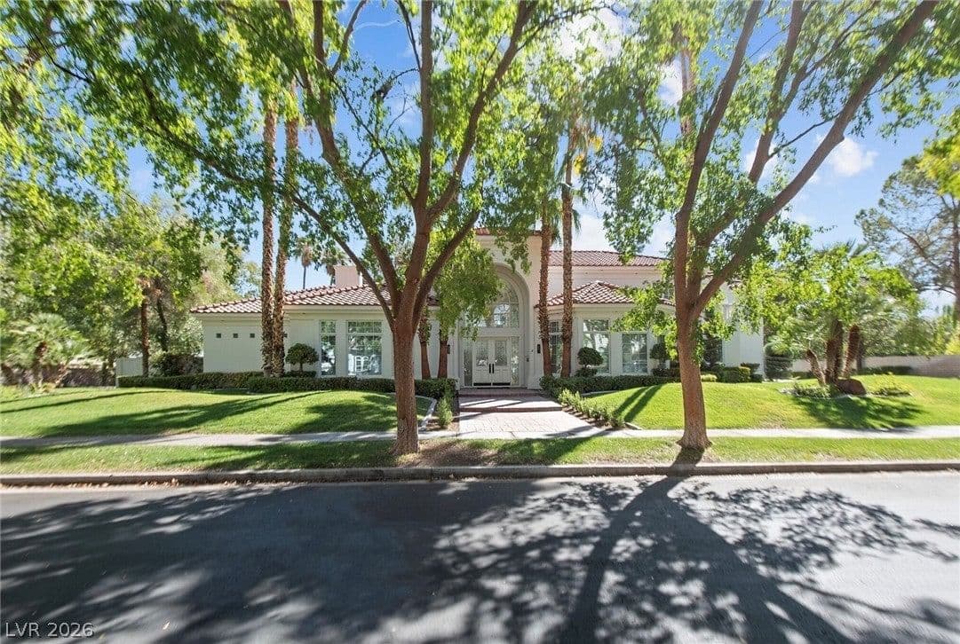 2202 Chatsworth Court photo 2