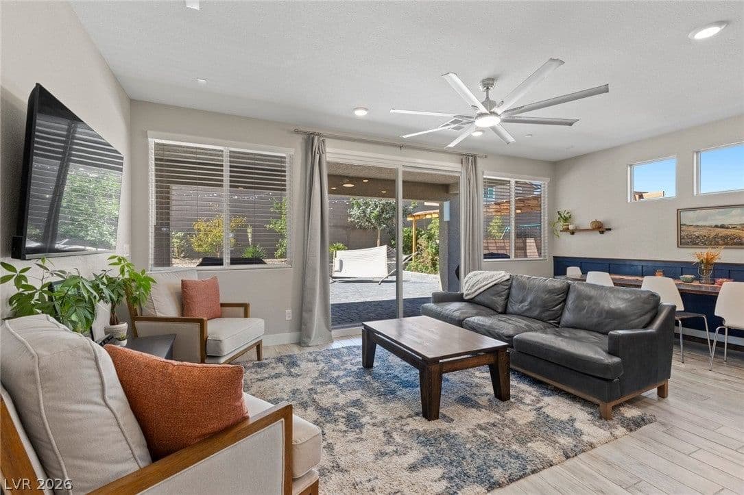 5425 Grapetree Street photo 3