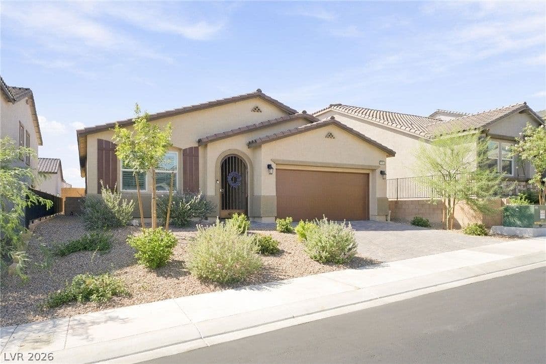 10933 Cilantro Avenue photo 2