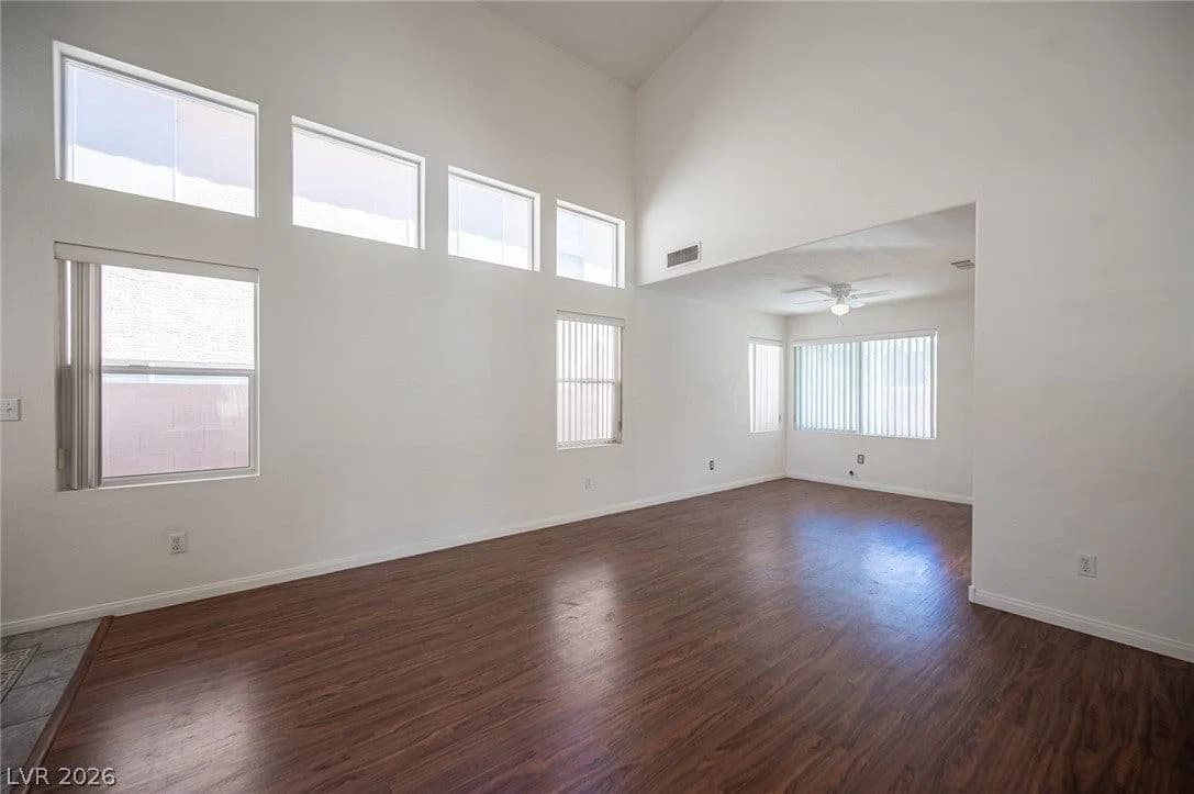 10127 Yellow Canary Avenue photo 5