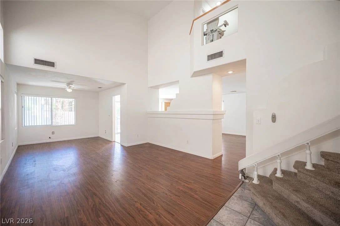 10127 Yellow Canary Avenue photo 4