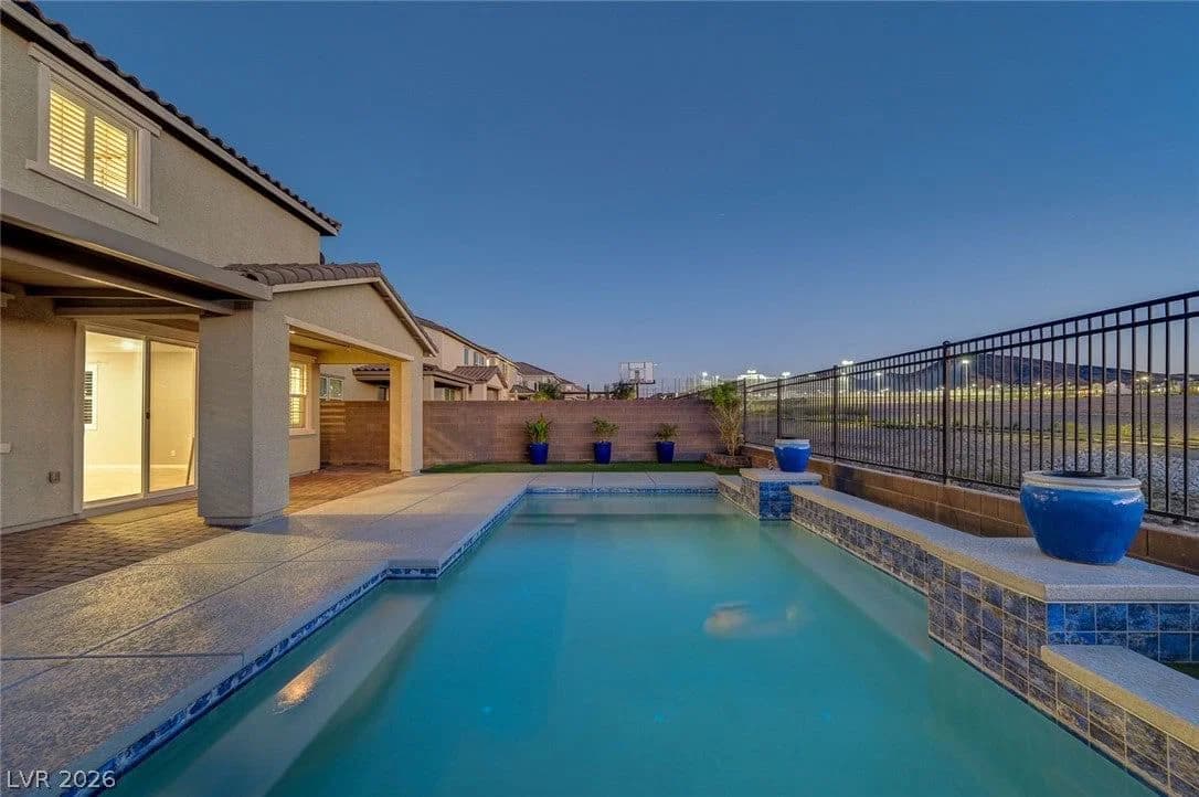 2587 Tolmezzo Street photo 4