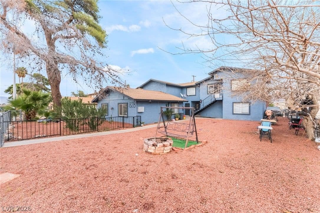 828 Sagman Street photo 4