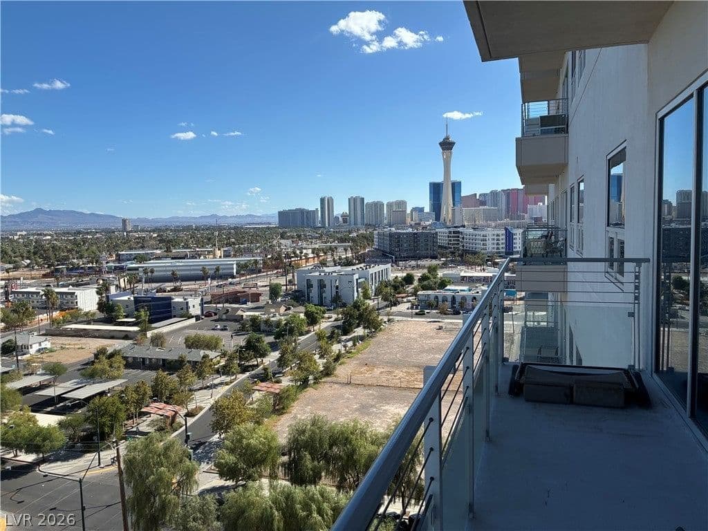 200 Hoover Avenue photo 5