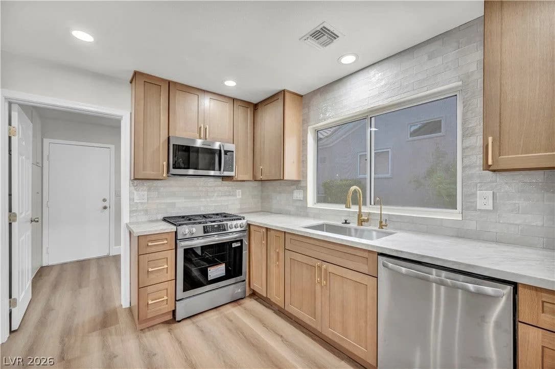 9912 Rosamond Drive photo 5