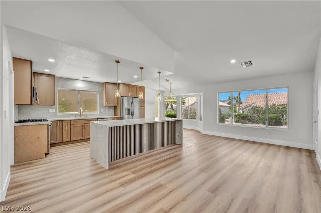 9912 Rosamond Drive photo 3