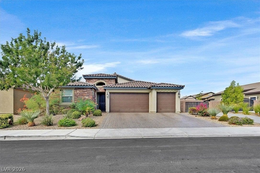 5121 Royal Indigo Street photo 2